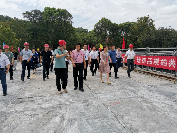 市政要聞 | 湖南工商大學(xué)黨委書記陳曉紅院士、長(zhǎng)沙市公共工程建設(shè)中心總工劉學(xué)武帶隊(duì)赴湖南工商大學(xué)跨桐梓坡路過街天橋項(xiàng)目考察調(diào)研